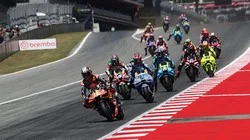 Suasana balapan sengit di lintasan MotoGP Catalunya 2026