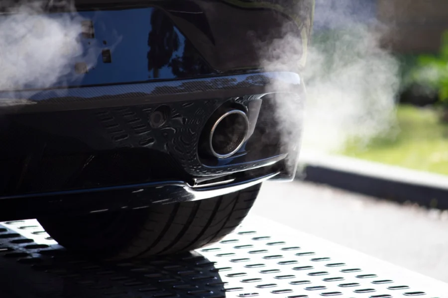 Pengecekan mesin untuk mengatasi air radiator mobil cepat habis