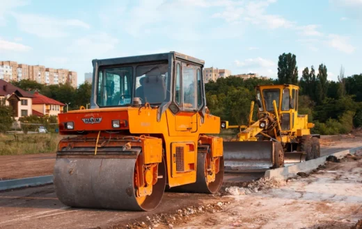 Berbagai jenis alat compactor yang digunakan untuk pemadatan tanah di area konstruksi