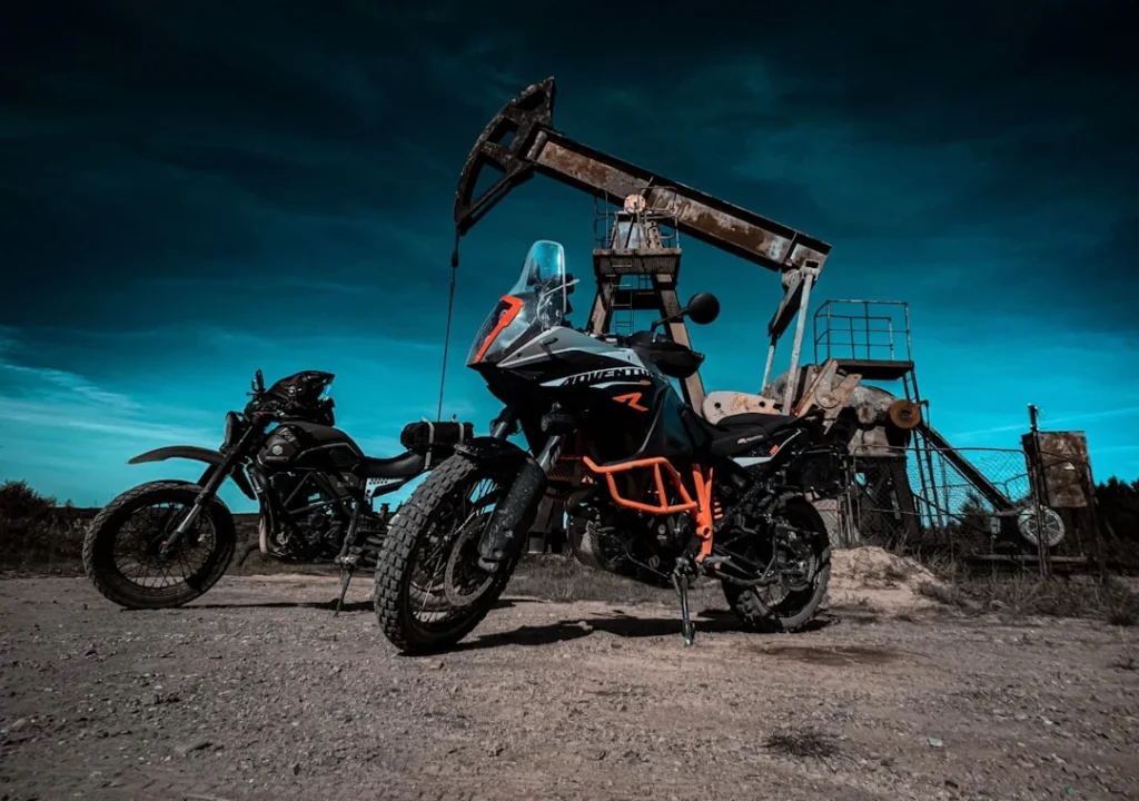 Pemeriksaan dipstick untuk mendeteksi telat ganti oli mesin pada motor matik bekas