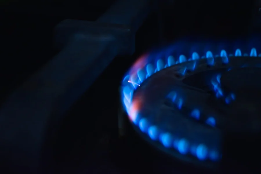 Proses cara mengganti karet tabung gas elpiji yang berwarna merah pada bagian katup tabung