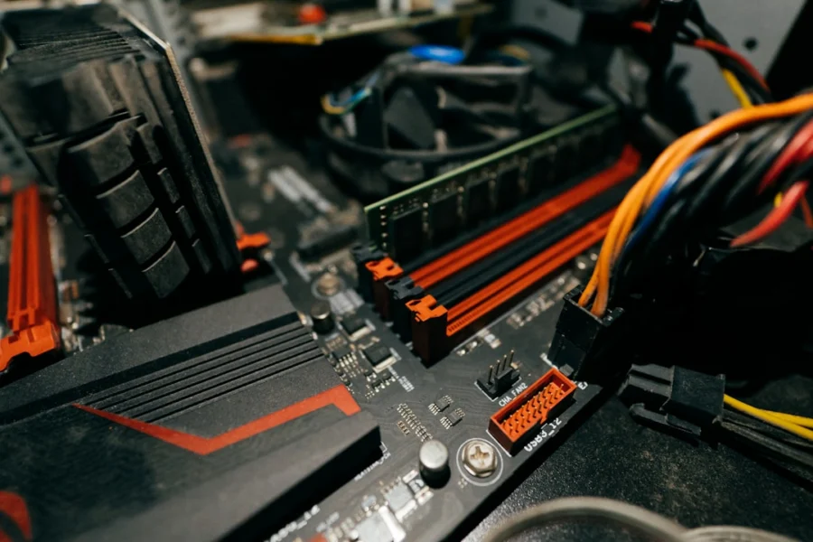 Proses memasang RAM tambahan pada komputer desktop gaming
