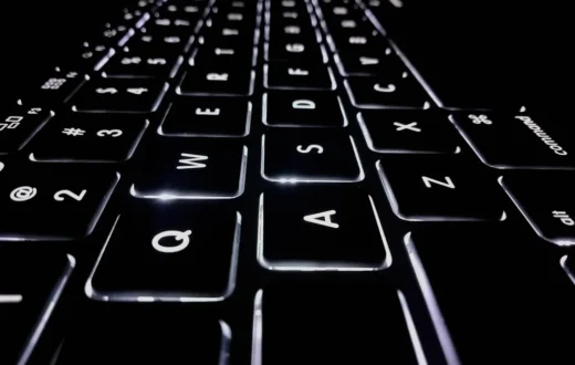 Fitur voice typing membantu menulis laporan panjang sambil nyemil